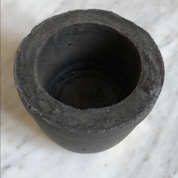 Raw Edge Concrete Planter - Picture 4 of 4